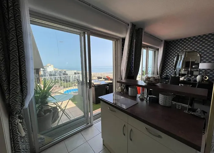 T3 Avec Terrasse Et Vue Mer, Parking, Wi-fi - 6 Personnes - Fr-1-81-590 *